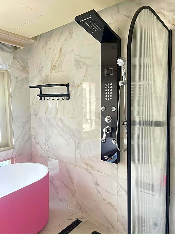 V20 Boutique Jacuzzi Hotel