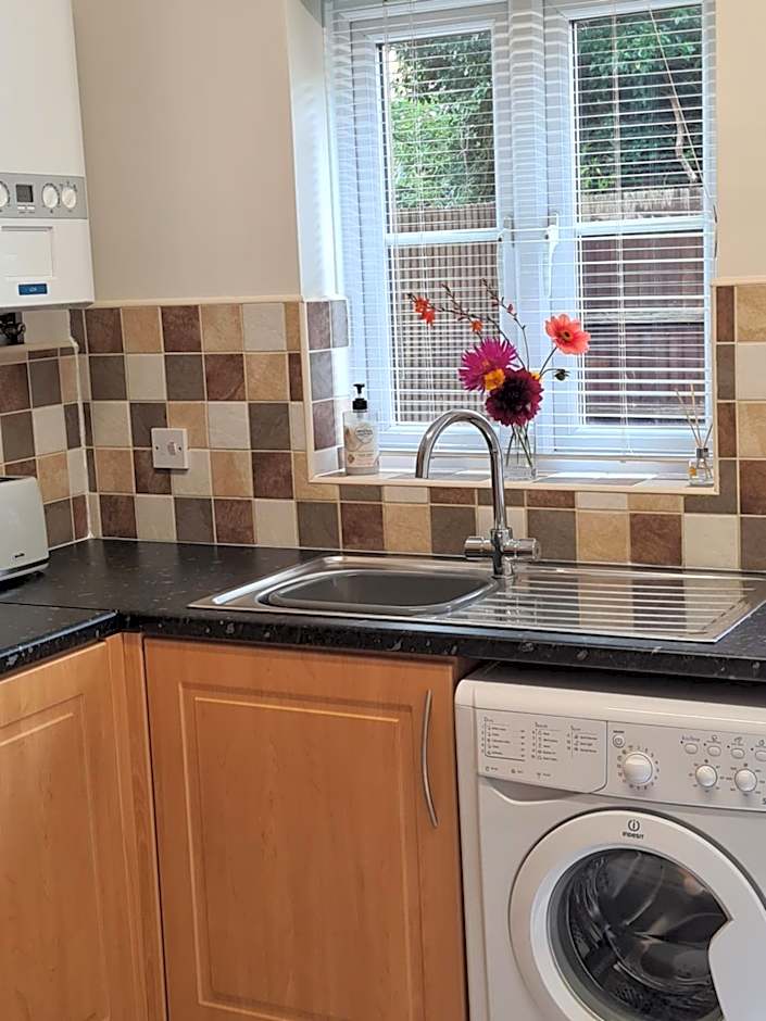 2 bedroom house Admiral Court