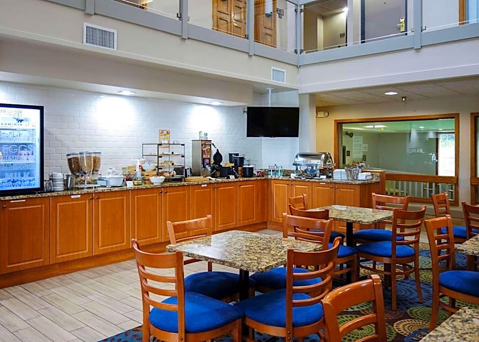 Country Inn & Suites by Radisson, Mishawaka - South Bend