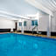 Days Inn & Suites by Wyndham Bridgeport - Clarksburg