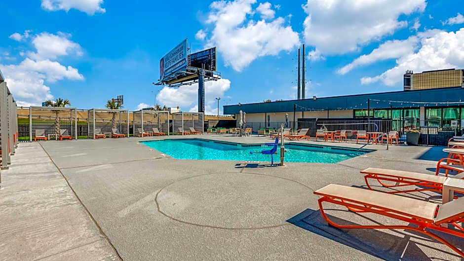 Staybridge Suites Dallas Market Ctr Love Field by IHG