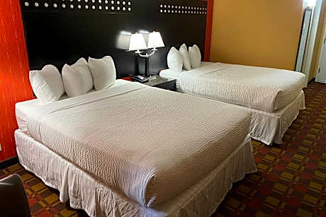 2 Queen Beds Smoking Room