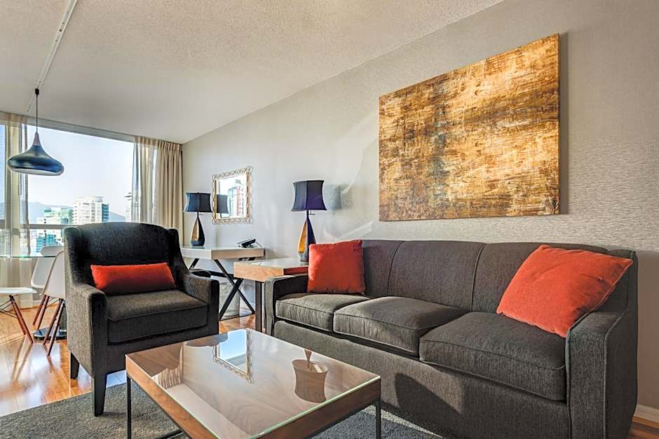 Carmana Hotel & Suites