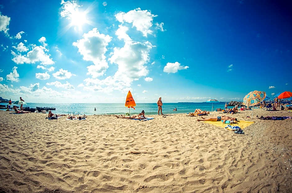 Premier Fort Cuisine - Full Board