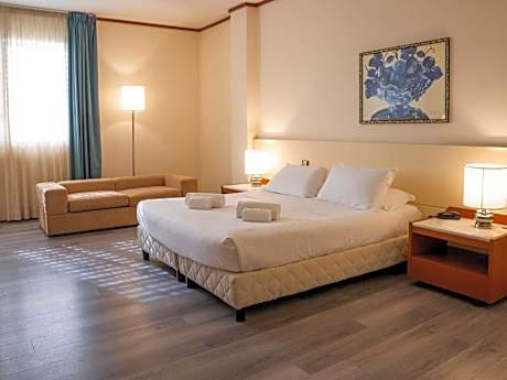 Classic Triple Room with Three Single Beds