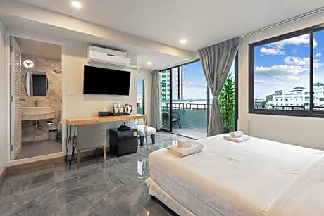 Deluxe Triple With Balcony