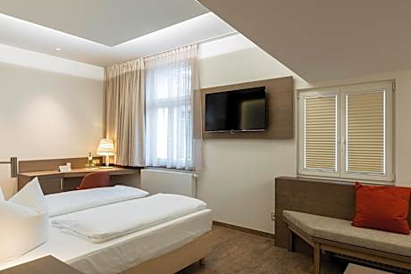 Double Room - Facing Inland