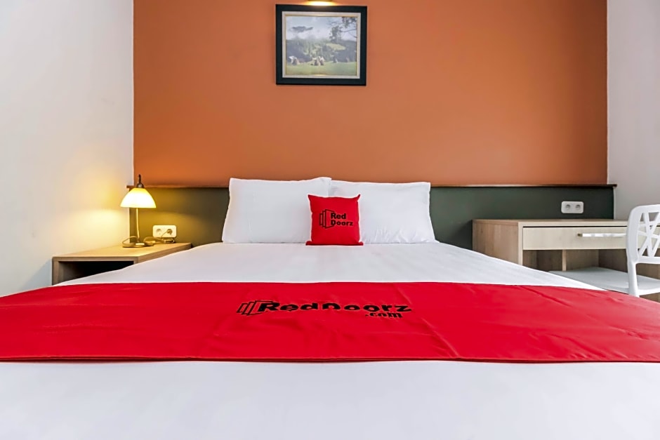 RedDoorz Syariah Plus @ Jatibening