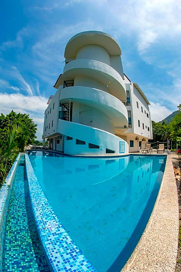 LA LOMA SUITES