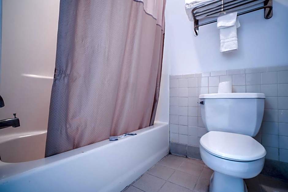 Island Inn By OYO Galveston Beach, TX