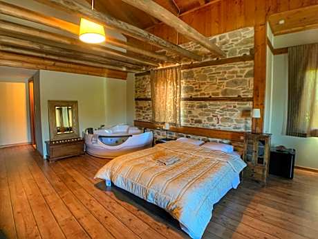 Deluxe Suite with Spa Bath