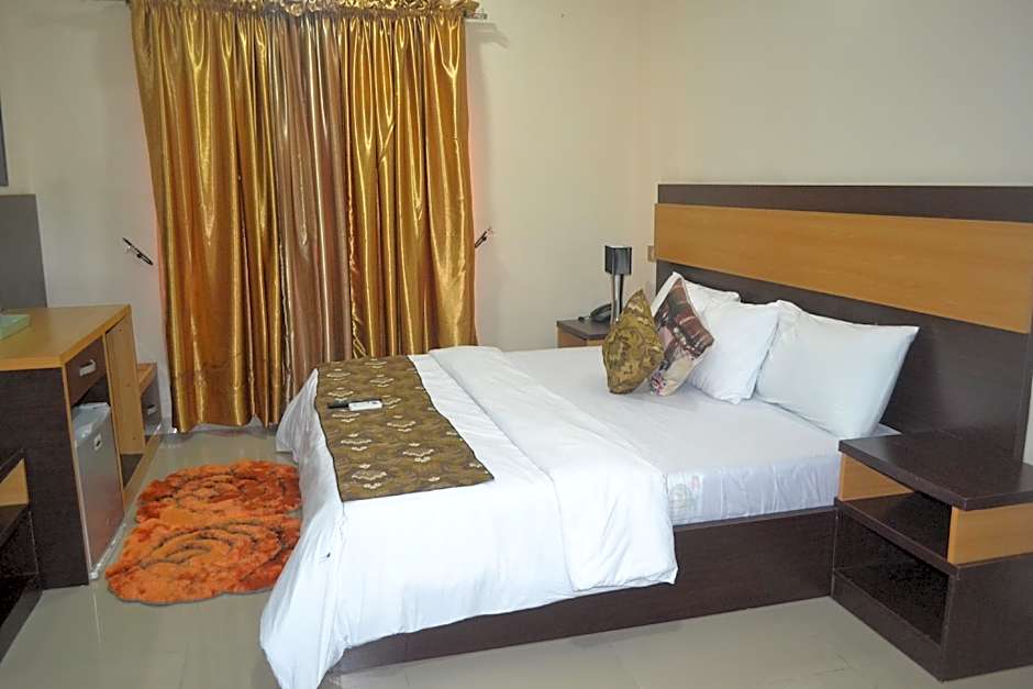 Photo 1 of 3 of Executive Suite
