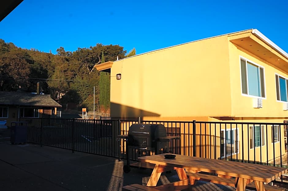 Lake Marina Inn