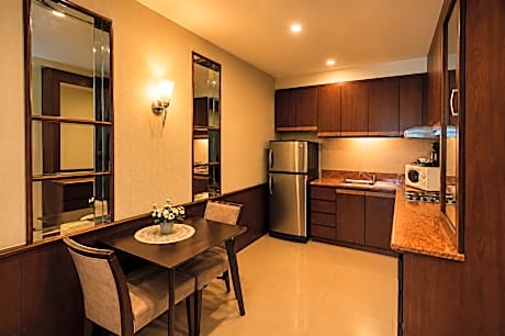 The Whitehouse Condotel
