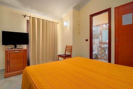 Double Room with Balcony and Sea View