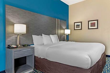 King Room with Accessible Tub - Accessible/Non-Smoking