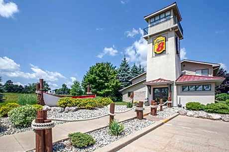 Super 8 by Wyndham Houghton Lake