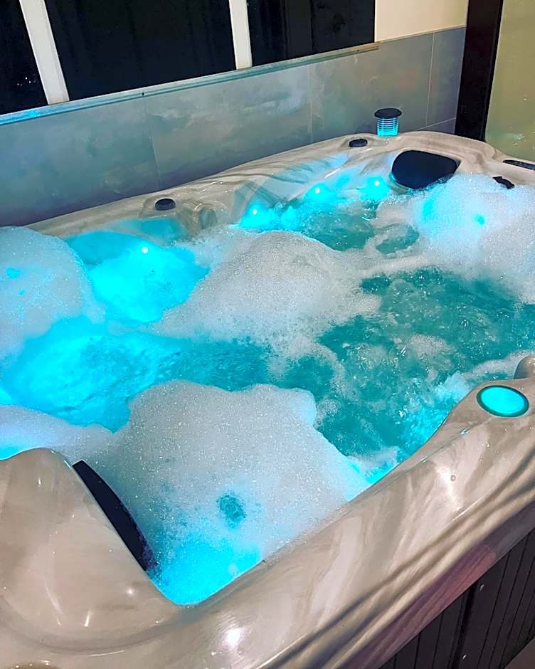 SPABYELLEETLUI spa rouge ou bleu