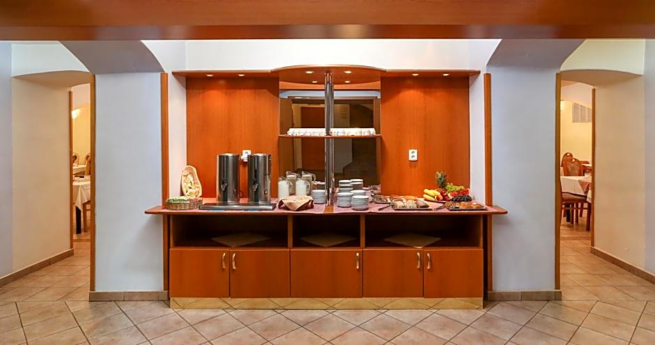 Hotel City Club – Prague, NY