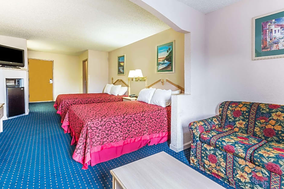 Days Inn by Wyndham Panama City/Callaway