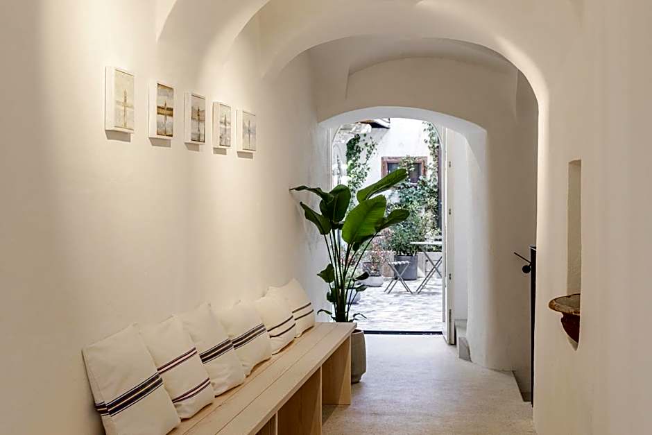 April1550 Boutique Hotel