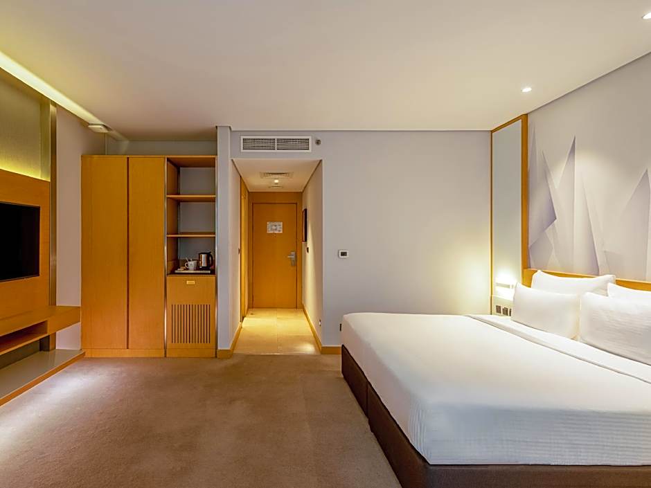 Photo 1 of 12 of Executive Suite