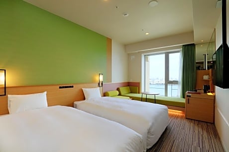 Superior Twin Room and River View - High Floor - Non-Smoking