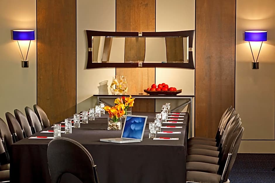 Kimpton George Hotel by IHG