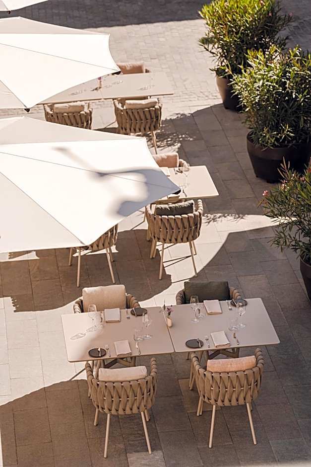 Hotel Verte, Warsaw, Autograph Collection