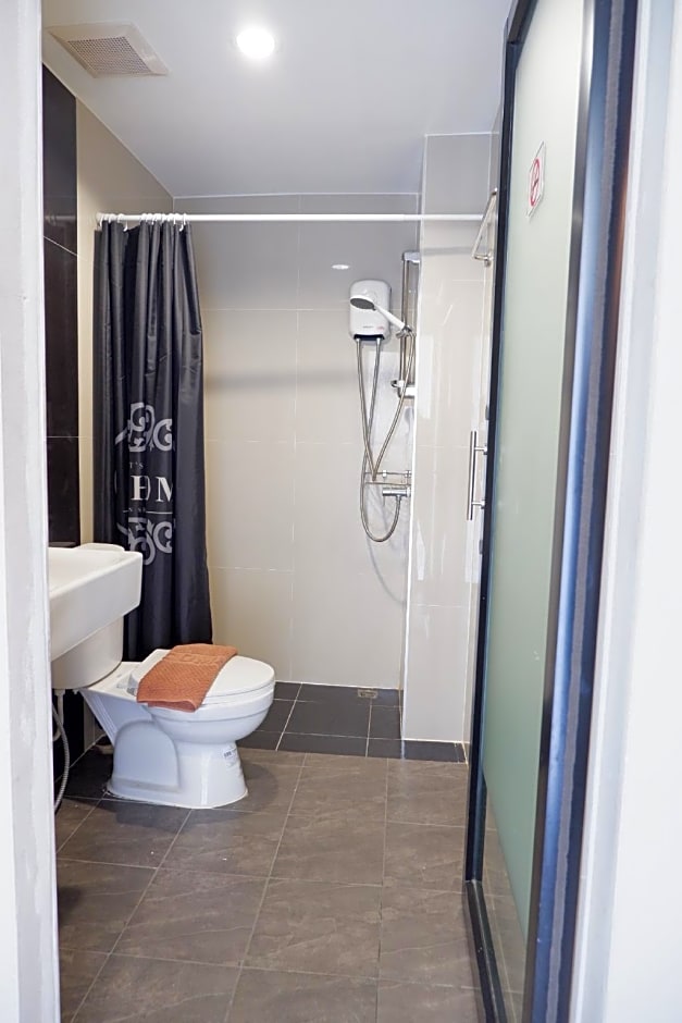 IZEN Budget Hotel & Residences (Plus)