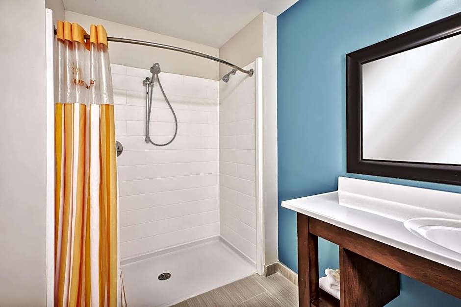 La Quinta Inn & Suites by Wyndham Niagara Falls