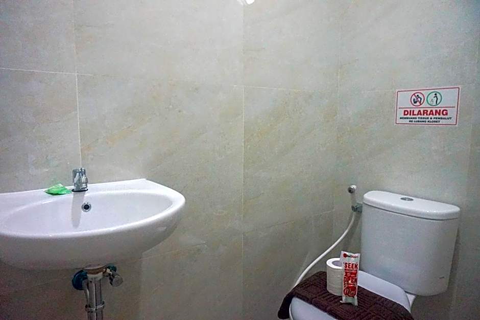 RedDoorz near Araya Family Club House