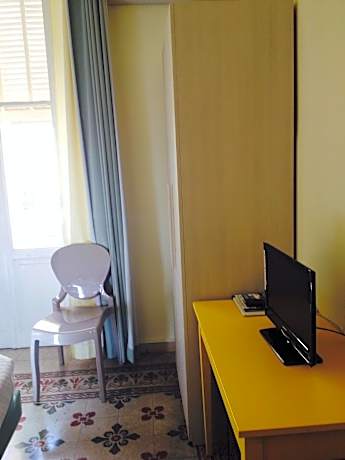 Single Room with French Bed