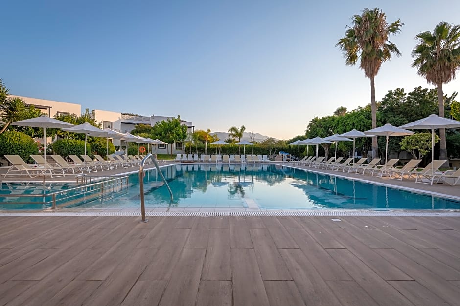 Alexandra Beach Hotel And Apartments