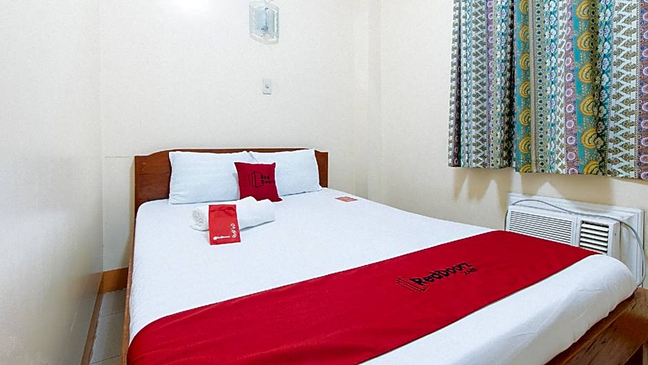 RedDoorz @ Golden Park Inn La Union
