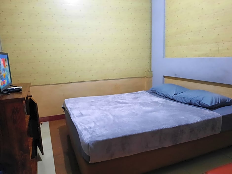 OYO 92469 Hotel Sahabat