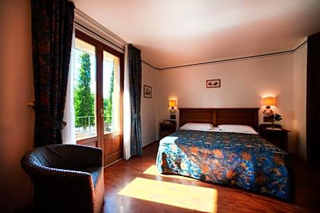 Quadruple Room with Private Bathroom