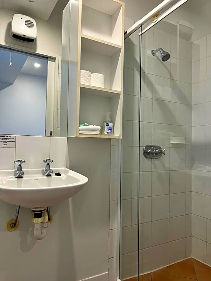 ASURE Bush Inn Court Motel