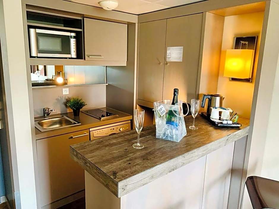 Standing Hotel Suites by Actisource
