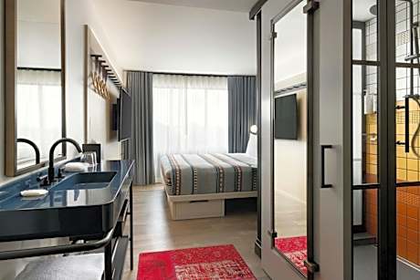 King Room - Hearing Accessible