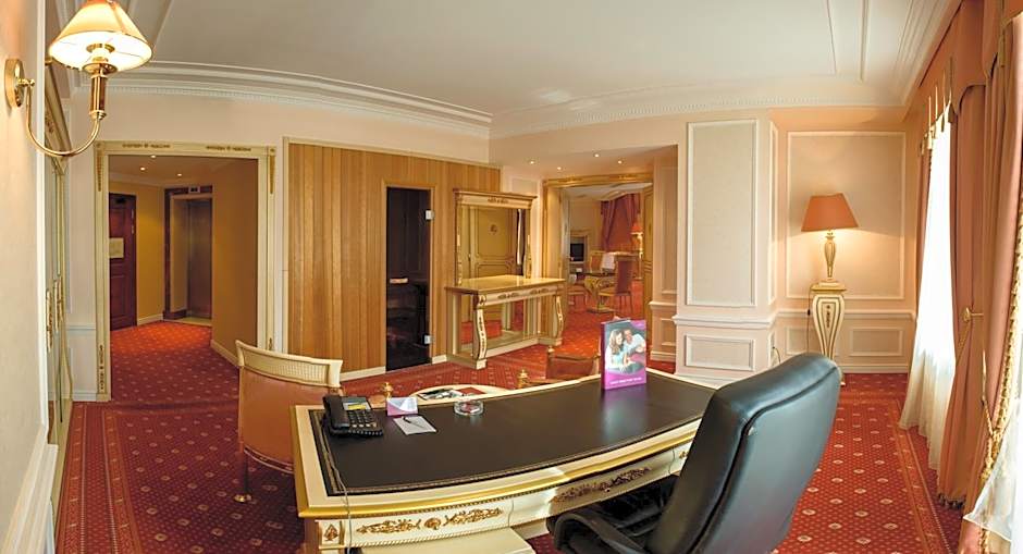 Crowne Plaza Hotel Minsk