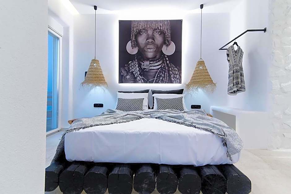 Portara Seaside Luxury Suites