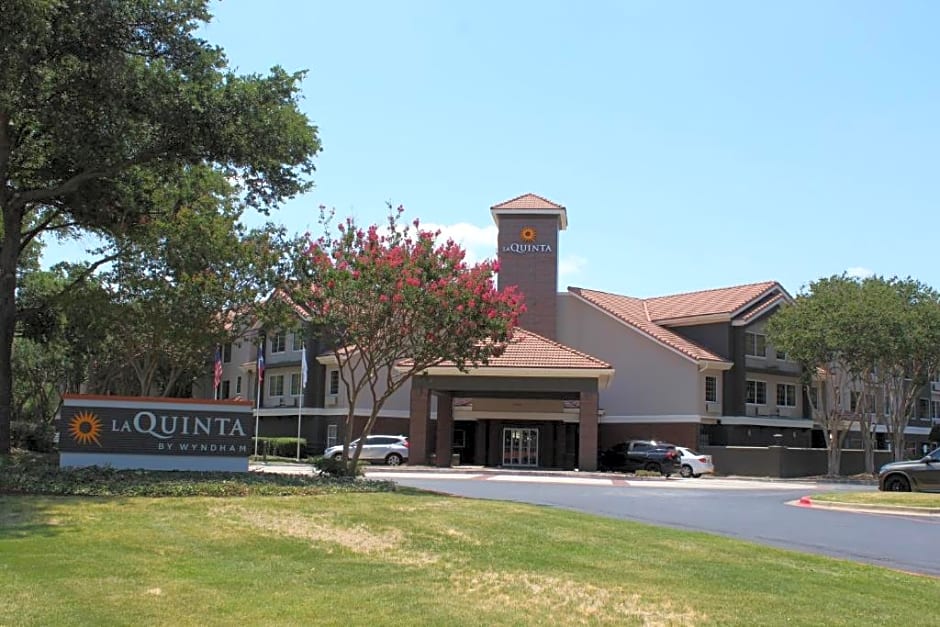 La Quinta Inn & Suites by Wyndham Dallas Addison Galleria