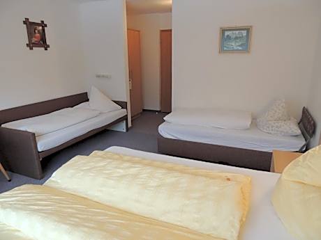 Family Room (2 Adults + 2 Children)