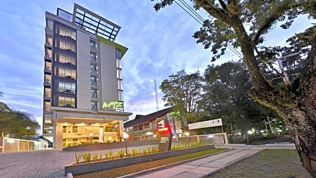 Whiz Prime Hotel Khatib Sulaiman Padang
