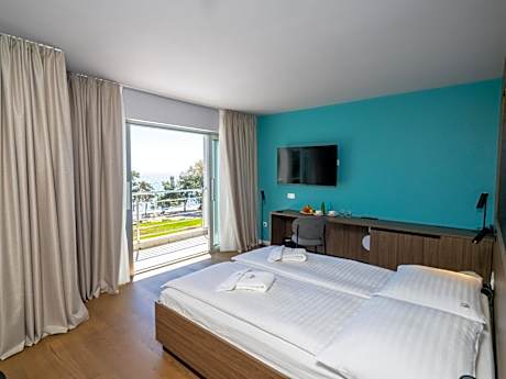 Superior Double Room with Sea View and Balcony