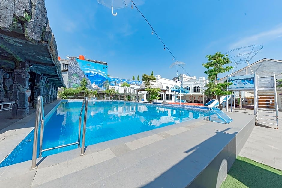 RedDoorz @ Niagara Waterpark