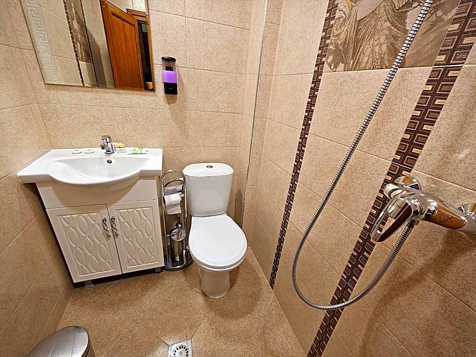 Alen Mak Forest Hotel