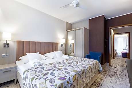 Studio (2 adults + 2 child)