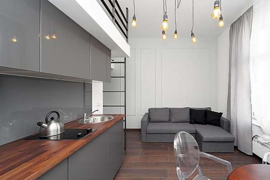 2 Nights Apartments - great location, right next to Main Rail and Bus Station, 10 min to Main Square by foot